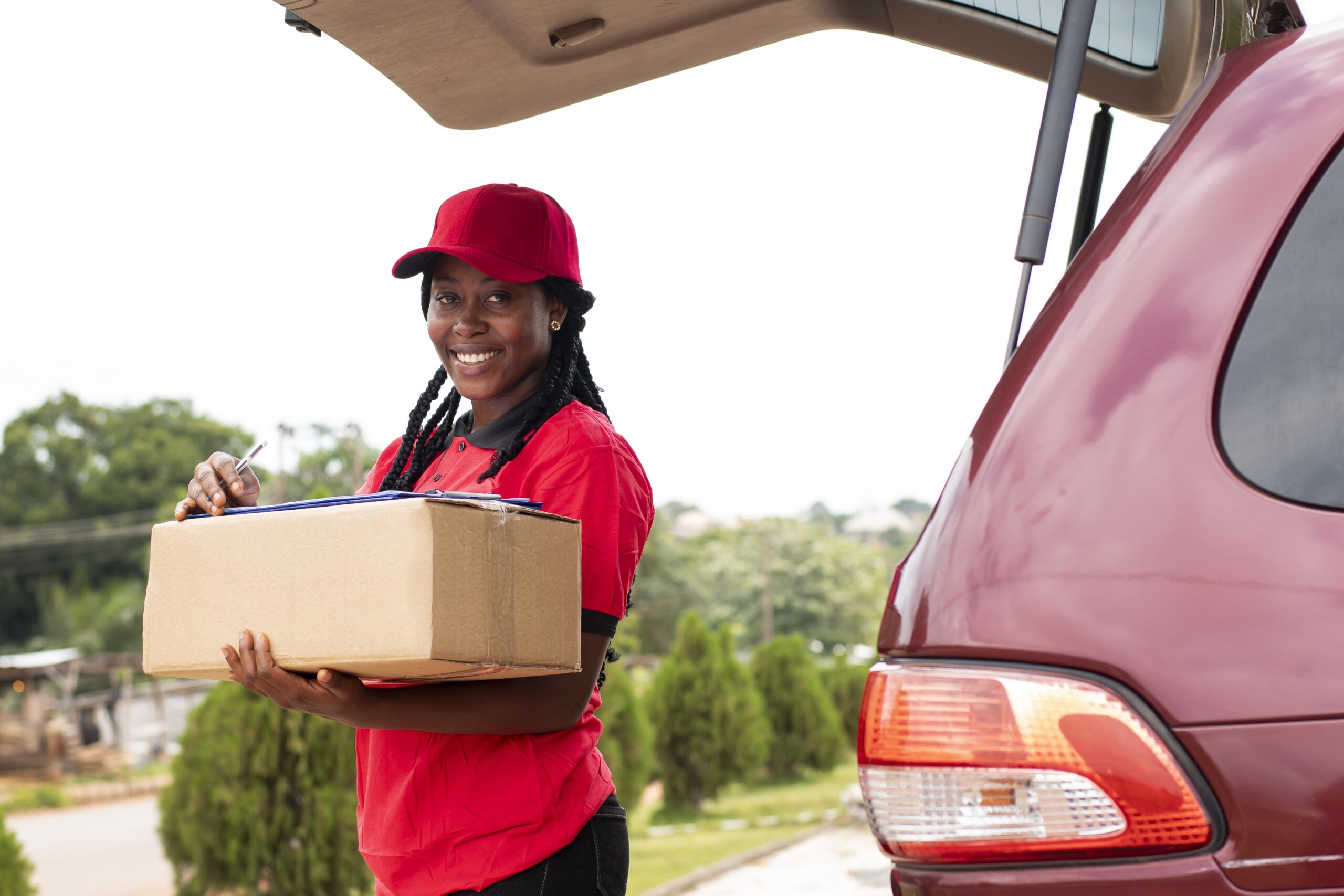 gros-plan-livreur-colis